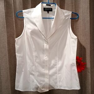 2P Jones NY White Sleeveless Suit shirt